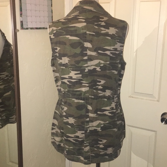Camo vest. - Picture 3 of 5